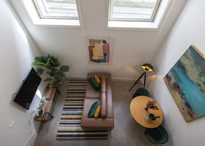 Industrial Cozy Loft Downtown 아파트 *